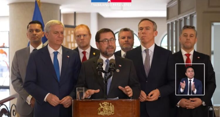 Consulado chileno en Venezuela podría volver a operar este mes, según canciller