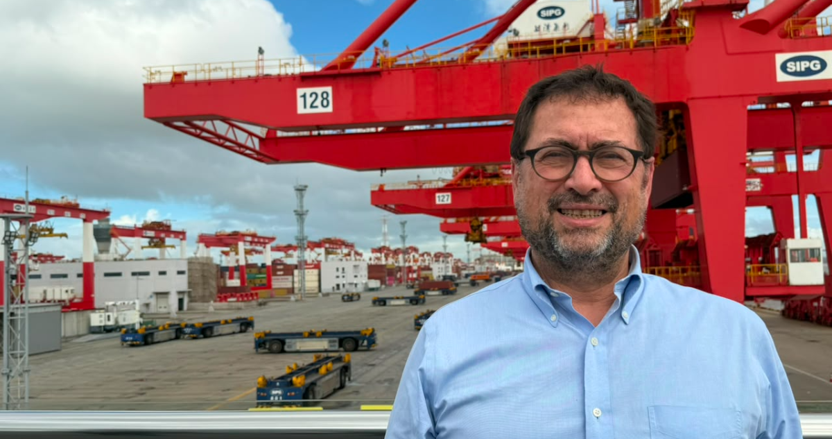 Canciller Pérez Mackena visita puerto de Shanghái y destaca comercio entre Chile y China