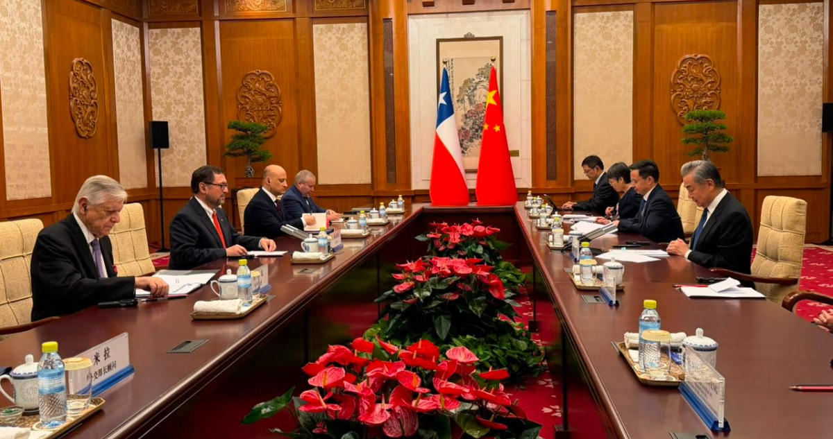 Canciller Pérez Mackenna se reúne con autoridades chinas para profundizar relación y abrir inversiones