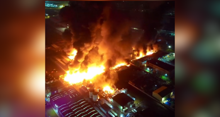 Gigantesco incendio químico en Quilicura: Alcaldesa pide a Gobierno suspender clases "si es necesario"
