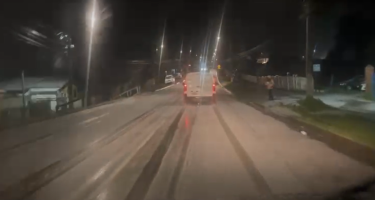 Reportan caída de agua nieve en Carahue, comuna costera de La Araucanía: mismo fenómeno en Victoria