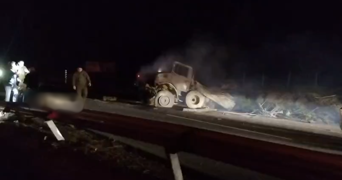 Reportan un muerto tras grave colisión de camión del Ejército y otro particular en Ruta 5, Los Ángeles