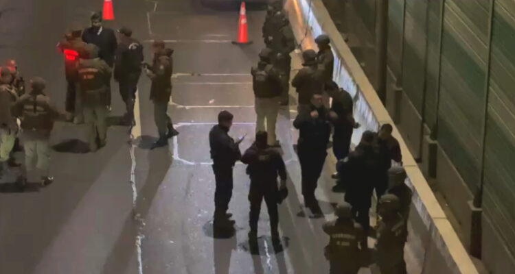 Carabineros y Fiscalía se refieren a disparos de Gendarmería en La Cisterna tras colisión: un detenido