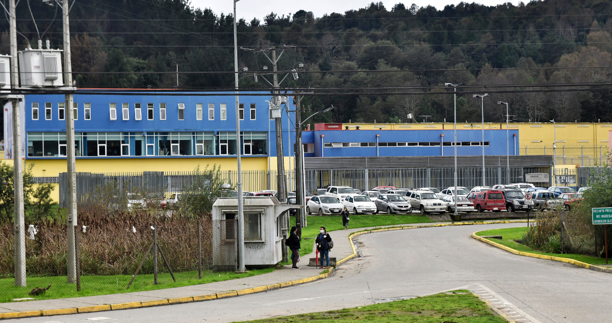 Recluso de cárcel de Valdivia muere tras ser atacado con arma blanca en recinto penal