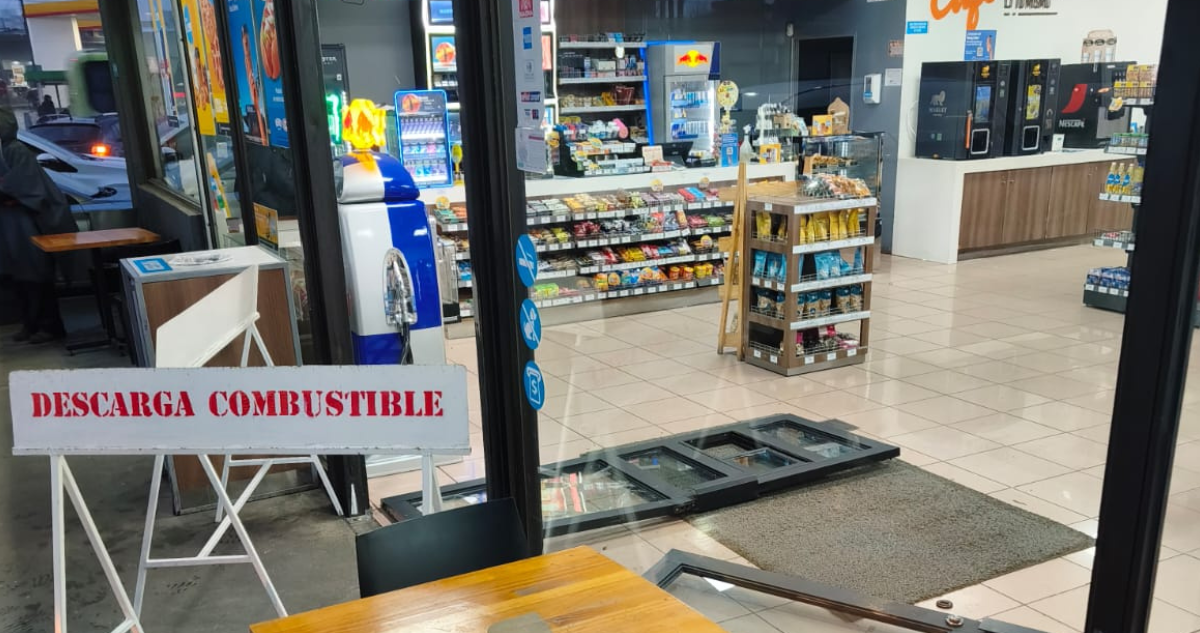 Tres sujetos armados protagonizaron violento robo en bencinera de Temuco
