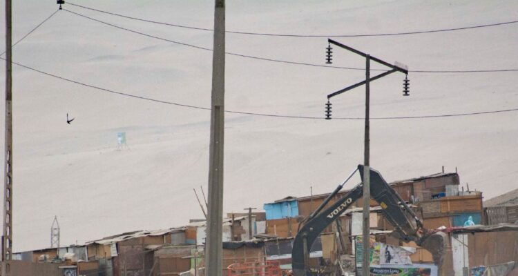 Ciudadano extranjero muere tras descarga eléctrica mientras robaba cables en Cerro Chuño de Arica