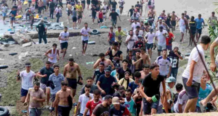 "Lanzaron a sus personas contra la frontera": Experto explica crisis migratoria de España y Marruecos