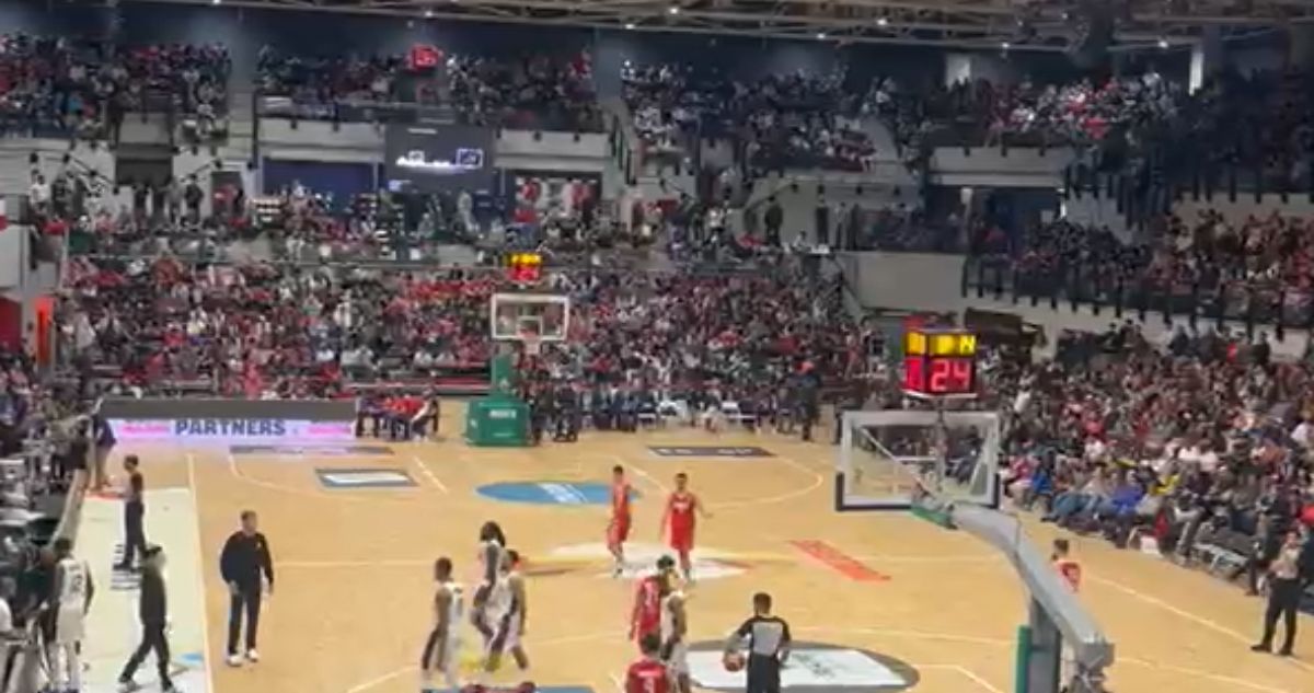 Chile vs EEUU de básquetbol interrumpido