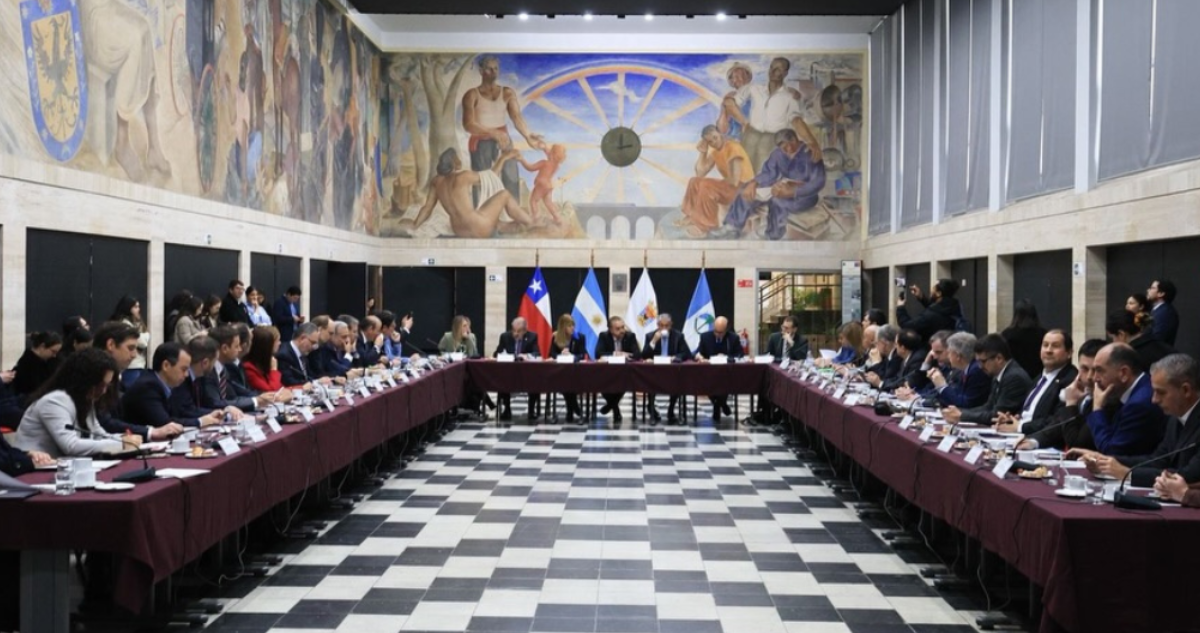 Chile y Argentina avanzan en acuerdo para llevar gas y petróleo al Bío Bío: potenciaría los puertos