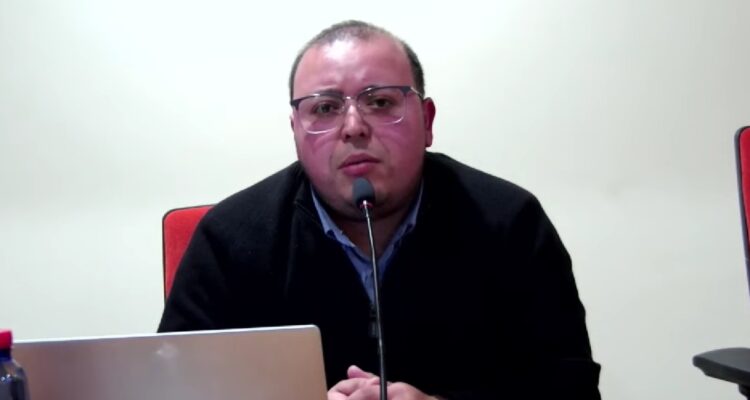 Concejal formalizado por uso de revisión técnica falso