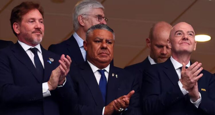 Conmebol sale al paso de críticas a Infantino y la FIFA