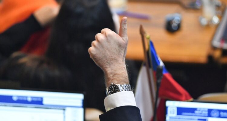 Proyecto de “Super Sueldos” toma impulso en el Congreso tras debate por millonarias remuneraciones