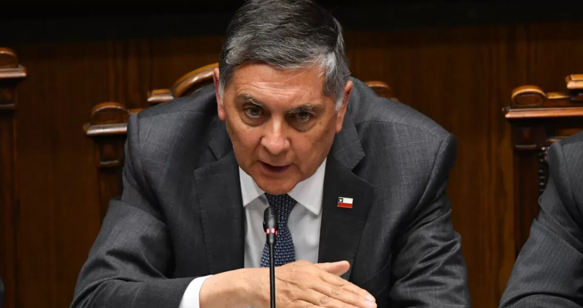 Alvarado admite falta de votos y pide alternativas a la oposición para destrabar reforma de seguridad