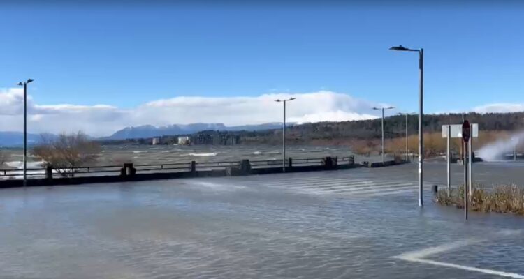 Costanera de Villarrica oleaje viento puelche