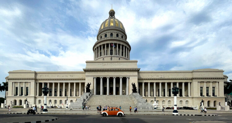 Cuba da luz verde a nuevas normas para la importación y venta de vehículos