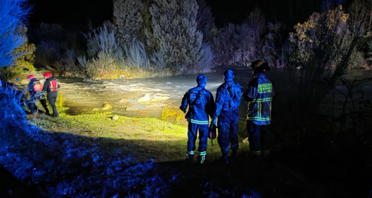 Hombre montado a caballo es arrastrado por río tras intentar cruzarlo en Cañete: despliegan operativo