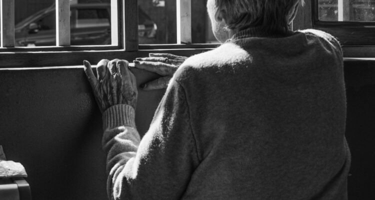 Denuncian violación de adulta mayor en hogar de reposo en Los Ángeles