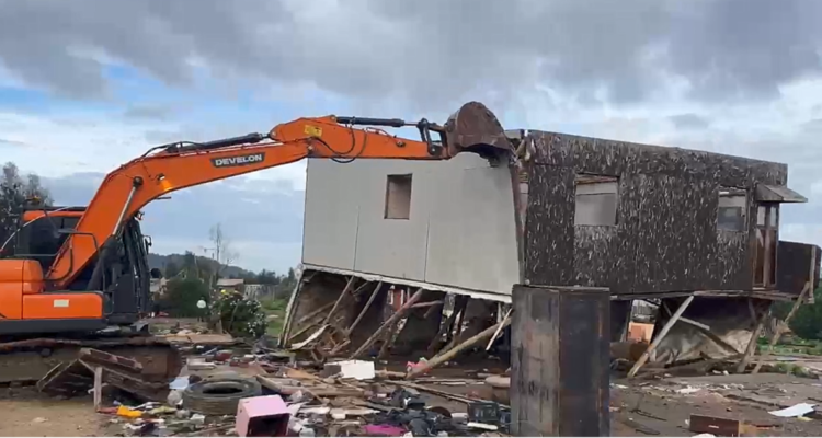 Desalojo en megatoma de San Antonio: Gobierno compromete respuesta habitacional de 6 mil viviendas
