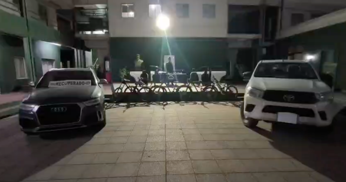 Tiene 16 años: un detenido tras robo de camioneta con 5 bicicletas de alta gama en Colina