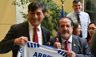 Diputado Arroyo oficializa su vuelta al PDG: pidió “mayor unidad” y criticó “soberbia” del Gobierno
