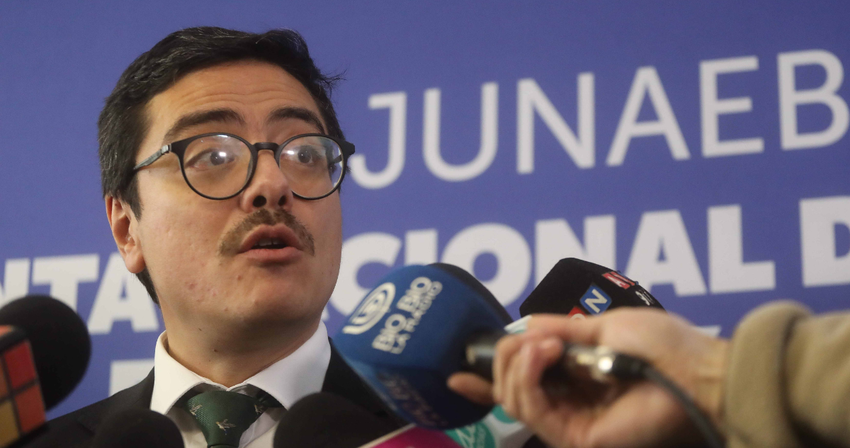 Director de Junaeb apunta a exdirectora y exjefe jurídico tras allanamientos: “Son hechos graves”