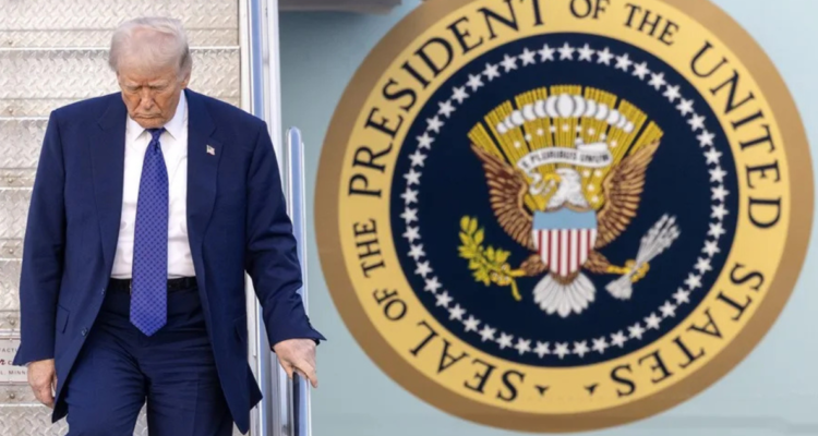 Fotografía de archivo del presidente de EEUU, Donald Trump, en el Air Force One