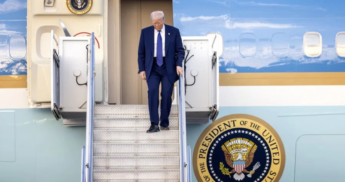 Trump afirma que cambió de avión por orden del Servicio Secreto ante amenaza