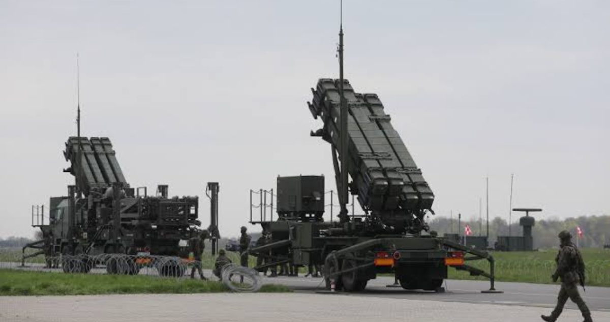 Ucrania recibirá sistemas antiaéreos y más misiles interceptores, dice Zelenski: "No diré de qué país"