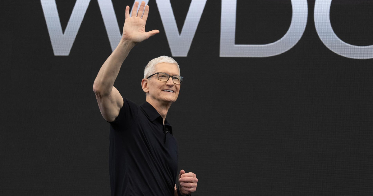 El último día de Tim Cook como CEO de Apple: aciertos y desaciertos en sus 15 años frente a la empresa