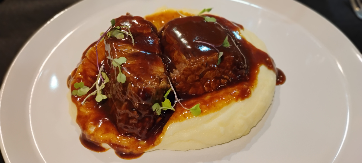 Carne mechada con puré de El Vuit