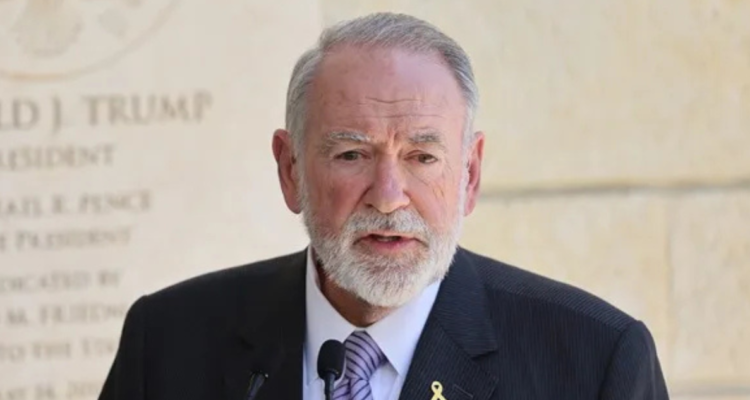Embajador de EEUU en Israel trata de "terroristas" a colonos que asedian a palestinos en Cisjordania