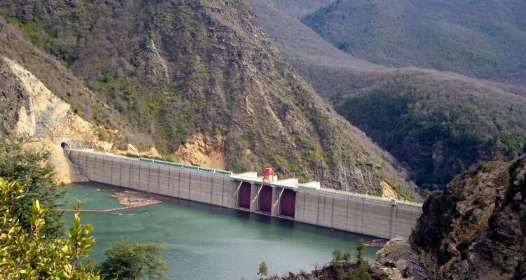 Autoridades llaman a la calma por apertura controlada de compuertas del embalse Ralco en Alto Bío Bío