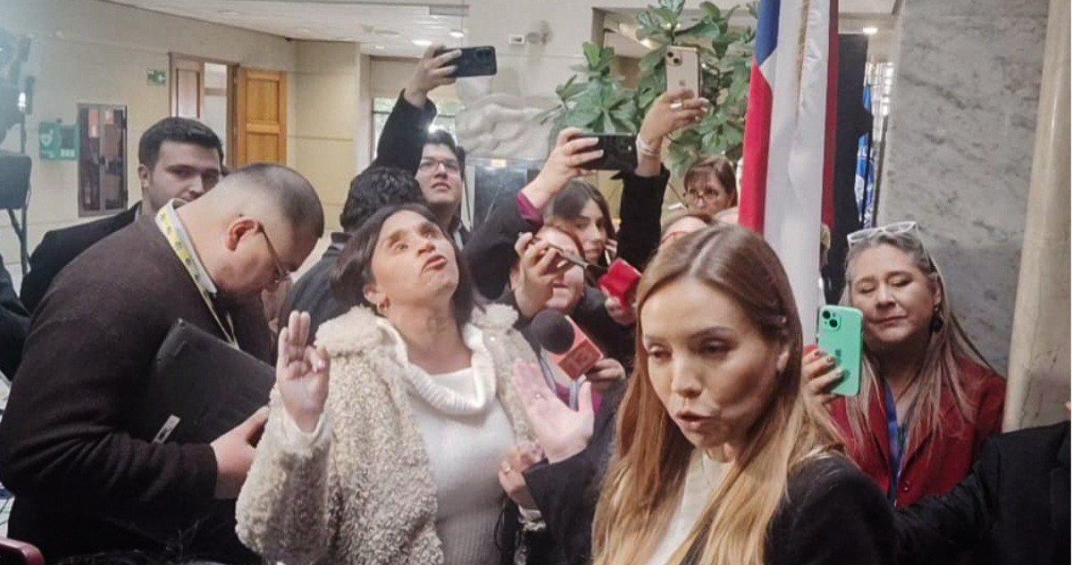 Enfrentamiento entre senadoras Campillai y Flores.