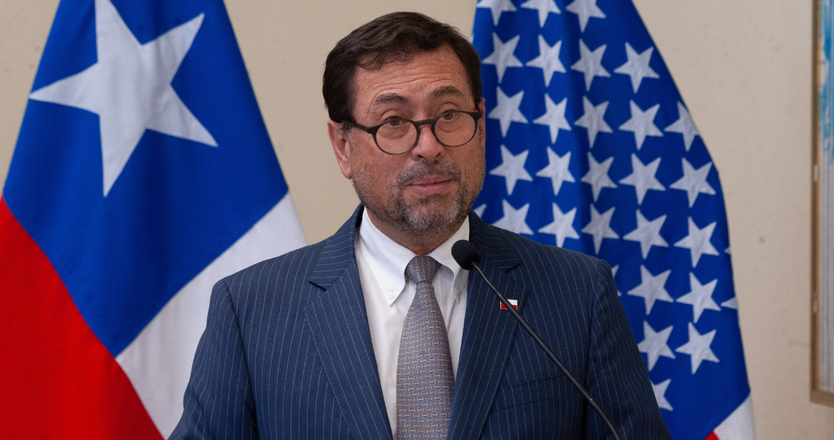 Escalan críticas a Pérez Mackenna: oposición evalúa interpelarlo y excanciller lo tacha “principiante”