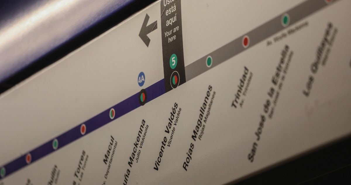 Estación Macul de la Línea 4 del Metro se mantiene cerrada por persona en las vías