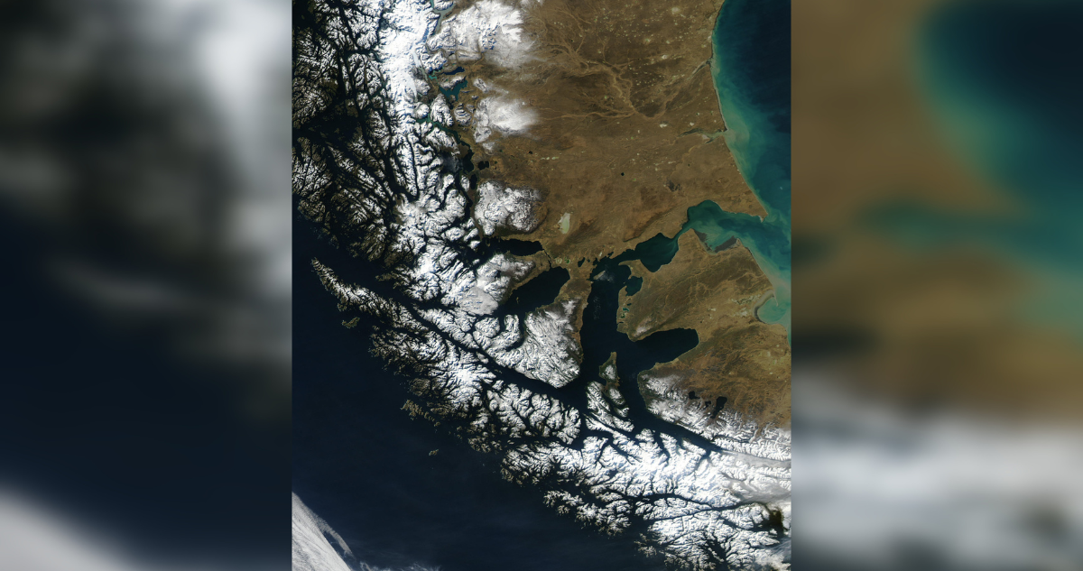 Imagen satelital del estrecho de Magallanes