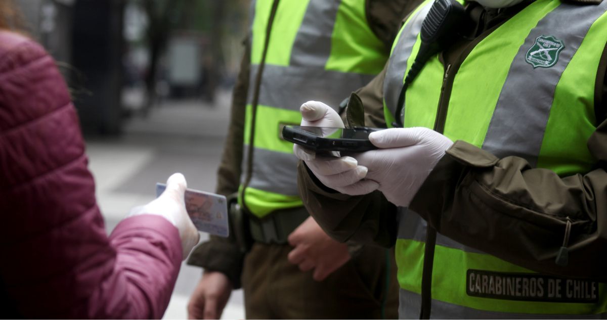Justicia confirma baja de excarabinero que contactó por WhatsApp a adolescente de 17 años