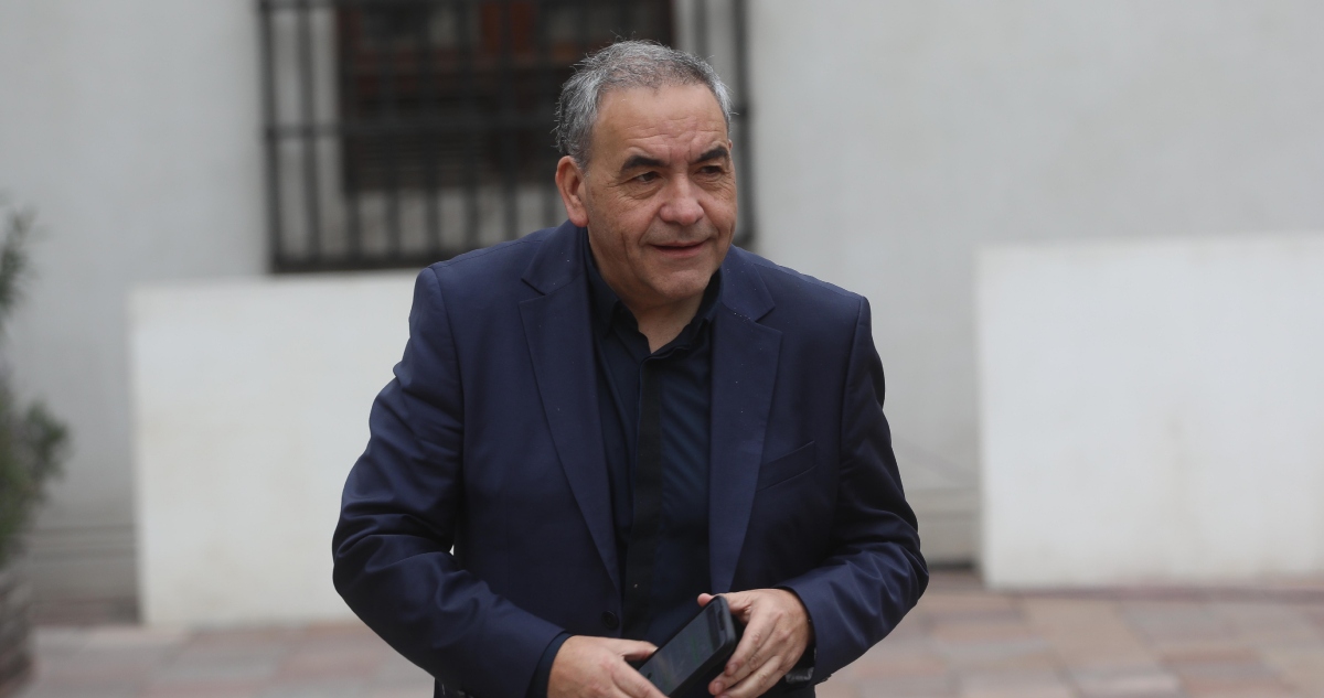 Fidel Espinoza (PS) acusa "vendetta política" tras suspensión de militancia por presunto caso de VIF