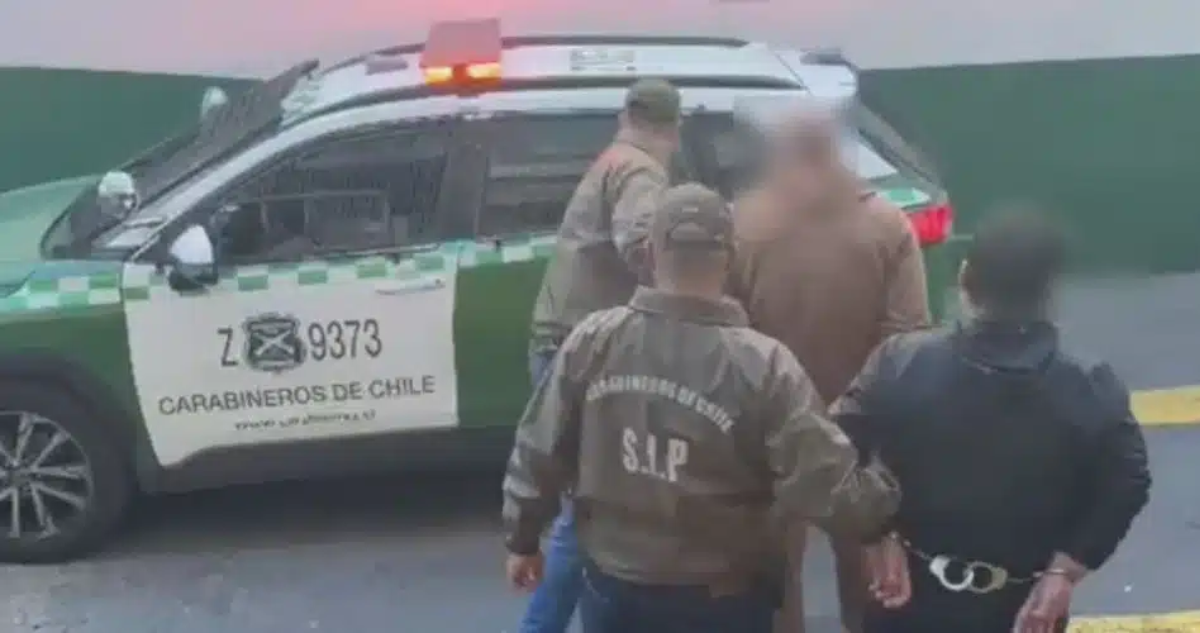 Banda cobraba $350 mil por hacer fraude en examen de conducir usando microcámaras y micrófonos