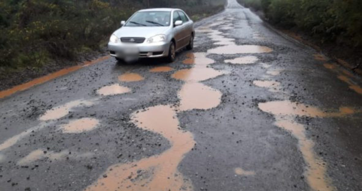 Familias denuncian llevar un mes aisladas por mal estado de caminos y falta de agua en Laguna Verde