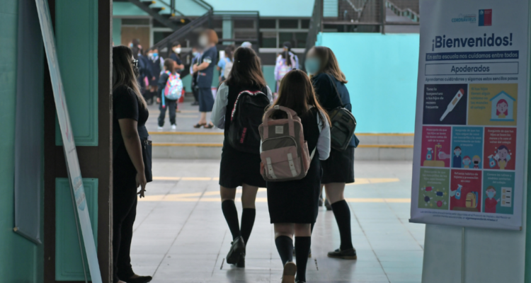 Detienen a seis estudiantes y una apoderada tras protagonizar pelea al interior de liceo en Panguipulli