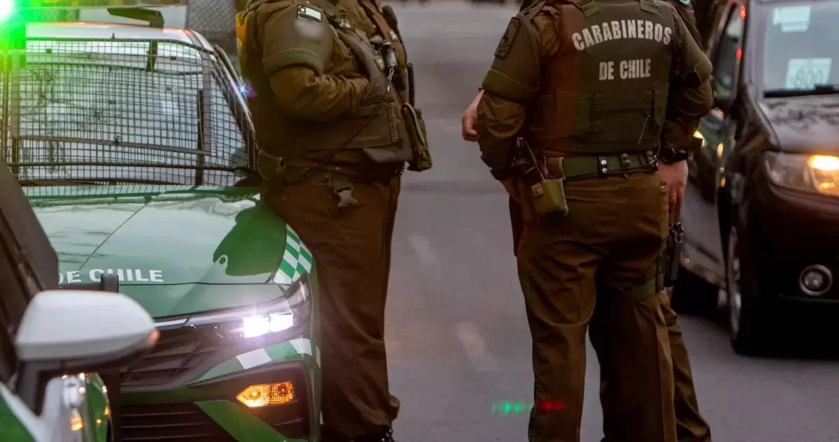 Detienen a cuatro sujetos tras persecución por Osorno: chocaron un bus e intentaron huir a pie