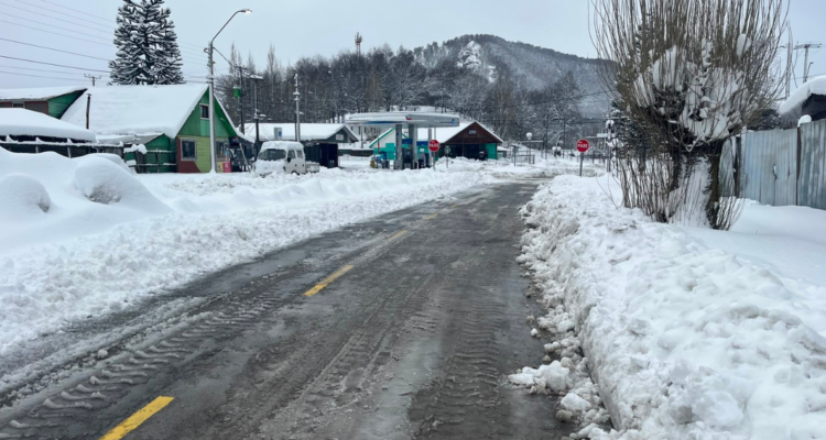 Miles de personas aisladas y más de 800 camiones varados deja intensa nevazón en Lonquimay