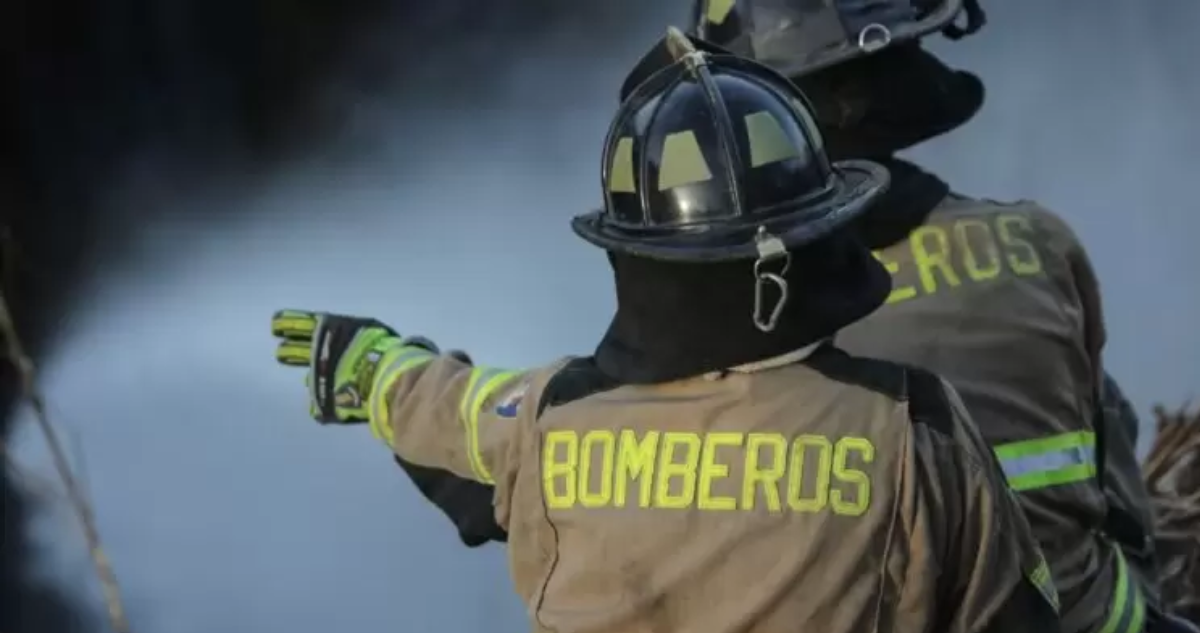 Indagan fallecimiento de hombre tras incendio que destruyó vivienda en Queilen
