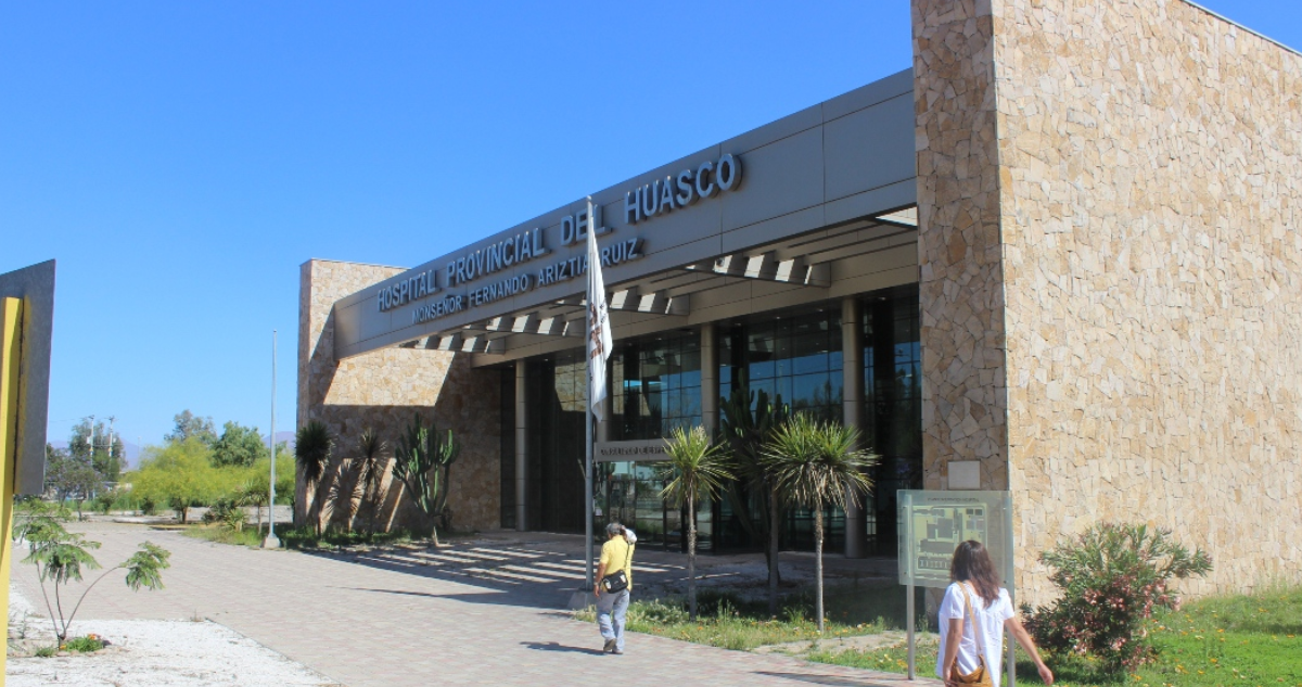 Investigan a anestesiólogo que habría abusado de dos pacientes sedadas: sigue trabajando en hospital