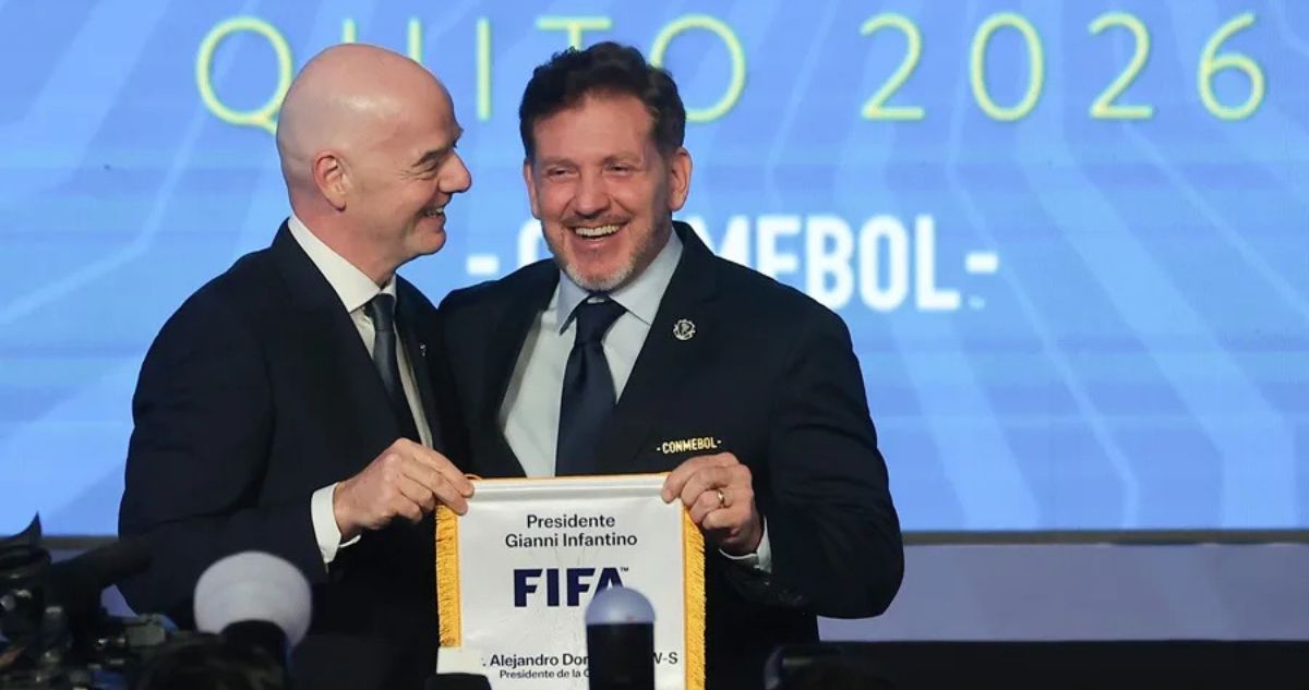 Gianni Infantino presidente FIFA y presidente Conmebol Alejandro Domínguez.jpg