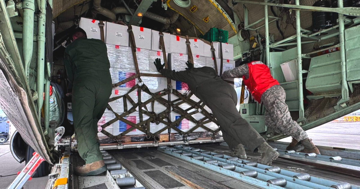 Gobierno anuncia envío de 20 toneladas de ayuda humanitaria a Colombia tras terremoto 7.4
