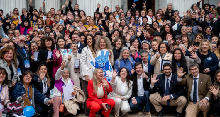 Gobierno reconoce a 16 dirigentes sociales en ceremonia realizada en el ex Congreso Nacional