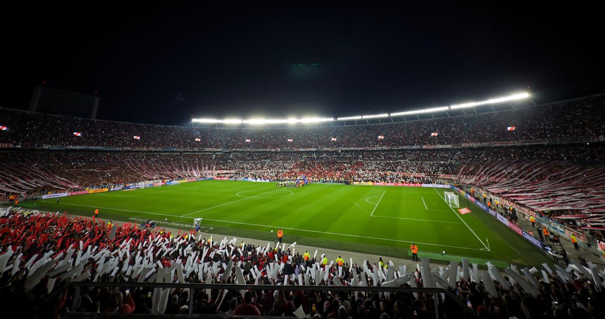 Hincha de River Plate murió durante partido de Copa Sudamericana.
