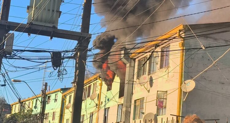https://media.biobiochile.cl/wp-content/uploads/2026/08/incendio-departamentos-vina-delmar-750x400.jpg
